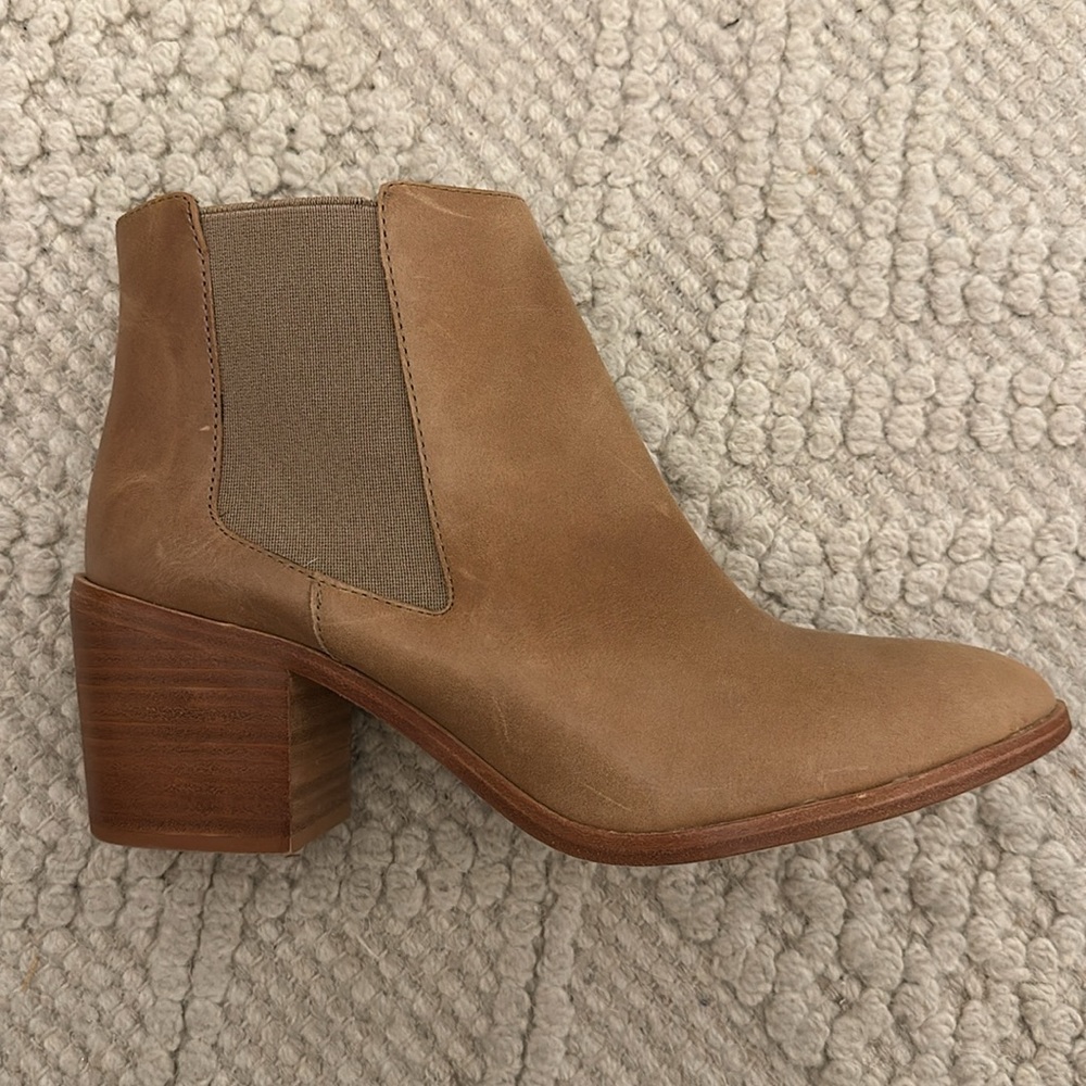 NISOLO Women’s Heeled Chelsea Boots in Almond —Size 10 - Picture 7 of 11